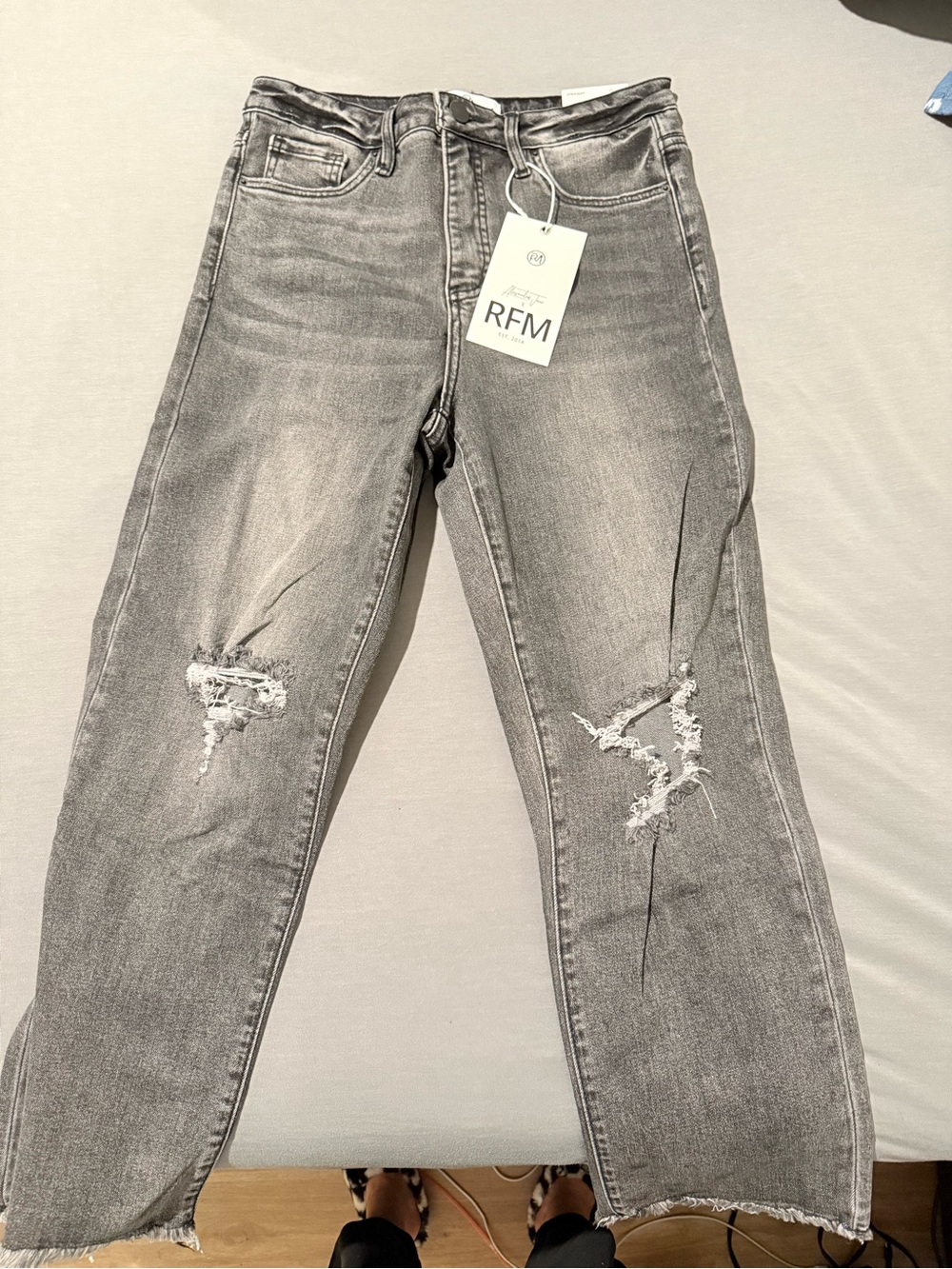 Women's Gray Distressed Straight-Leg Jeans
